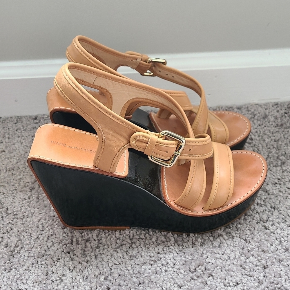 Diane Von Furstenberg Wooden Wedge - Picture 4 of 12